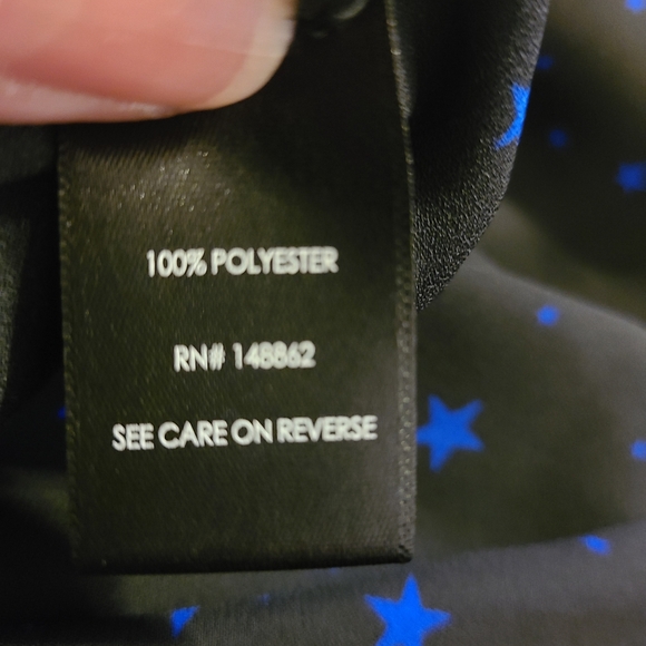 Torrid Cold Shoulder Star Top Black & Blue Size 2 - Picture 13 of 13